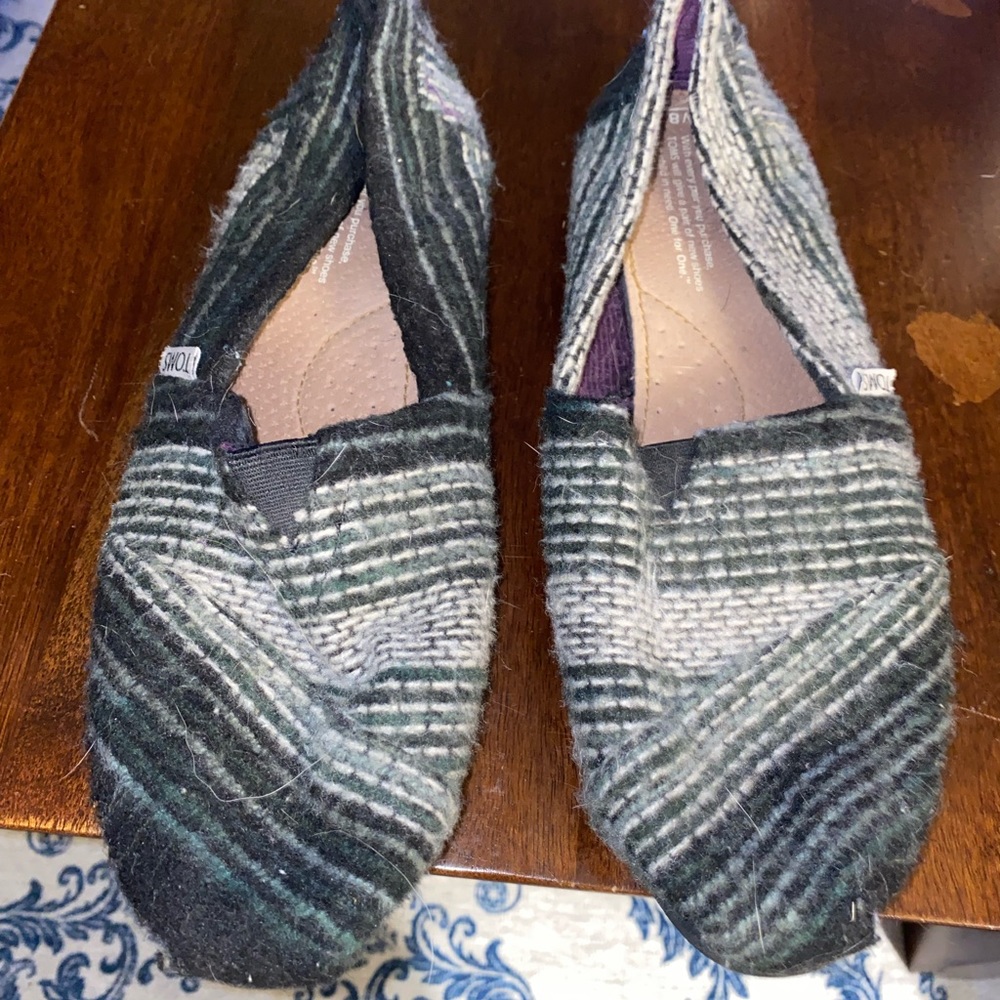 Tom’s shoes